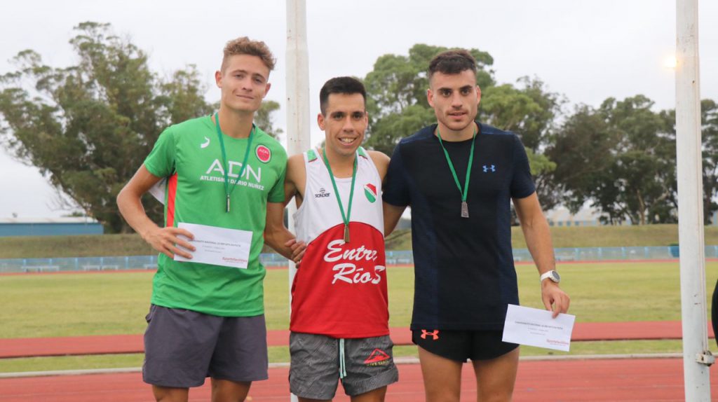 José Zabala (Santa Fe), Marcos Molina (Entre Ríos) y Bernardo Maldonado (Córdoba) hicieron podio entre los varones. Foto: Alejandro Salgado.