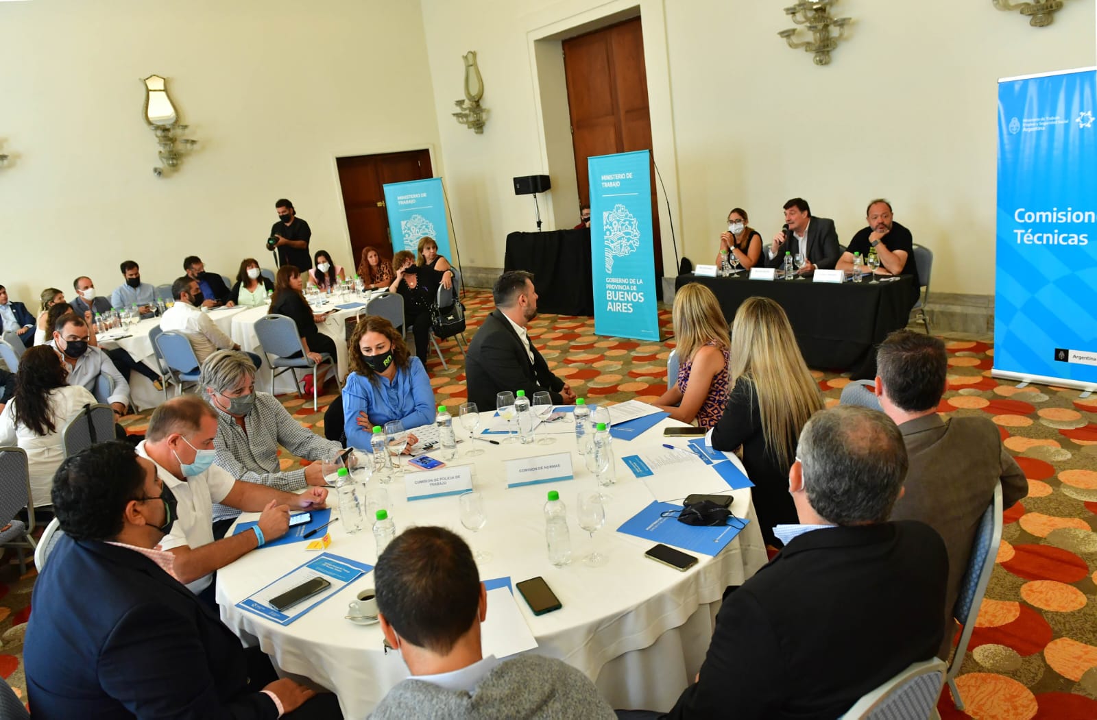 Las comisiones comenzaron a funcionar anoche en el NH Gran Hotel Provincial.