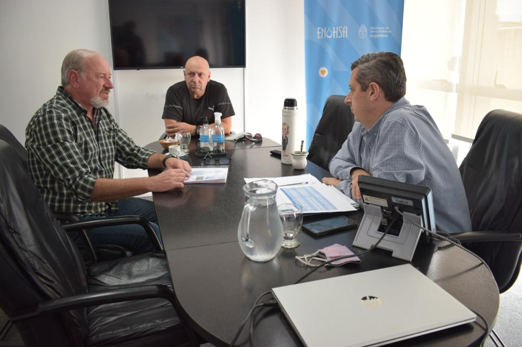 El presidente de OSSE, Carlos Katz, y el subadministrador del Enohsa, Néstor Alvarez, se reunieron ayer en Buenos Aires. 