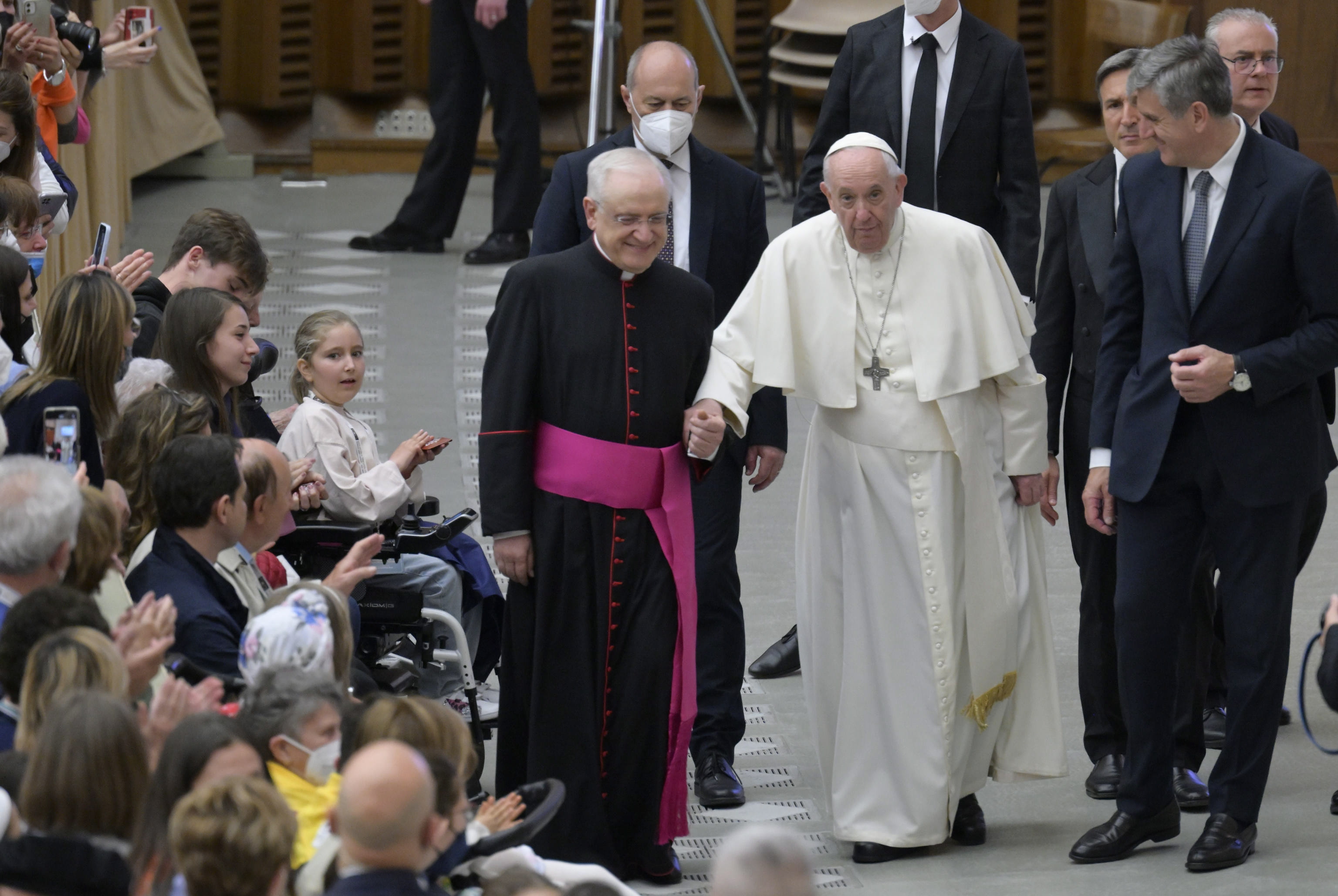 Francisco en la Sala Nervi durante una audiencia con miembros de la comunidad 'Virgen de las lágrimas', en la Ciudad del Vaticano. Foto: EFE | EPA | Claudio Peri.