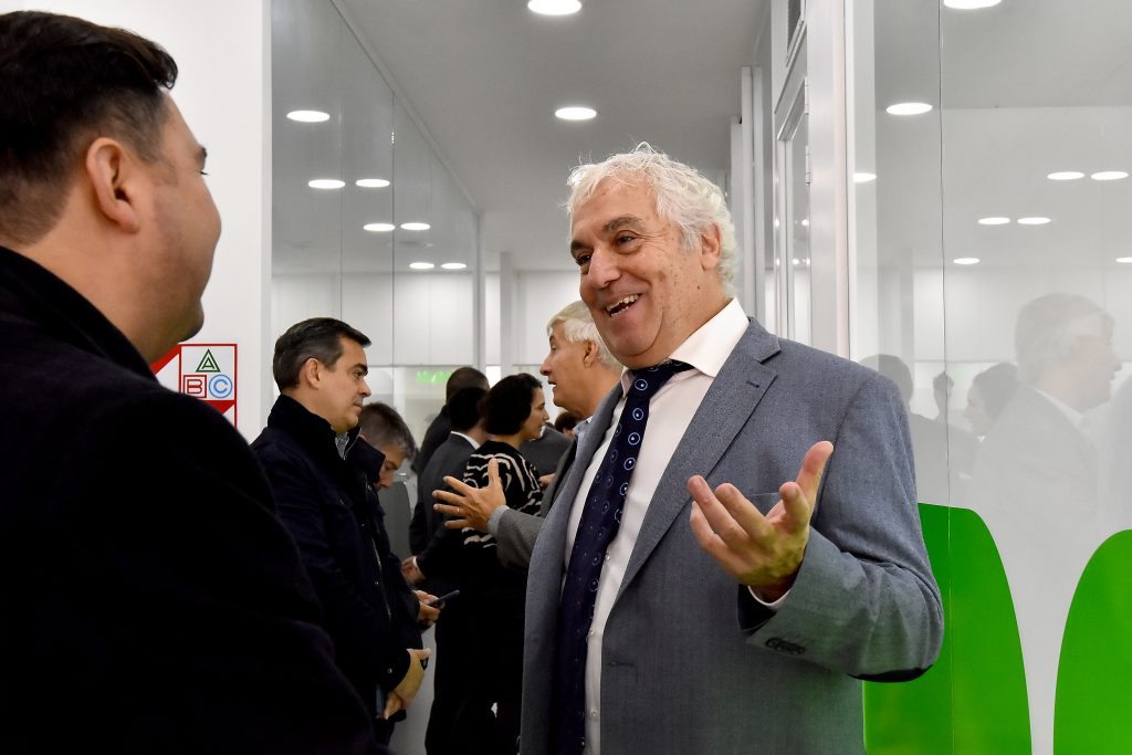 Hernán Fares Taie, bioquímico y CEO, junto a Blas Taladrid, presidente de la UCIP.