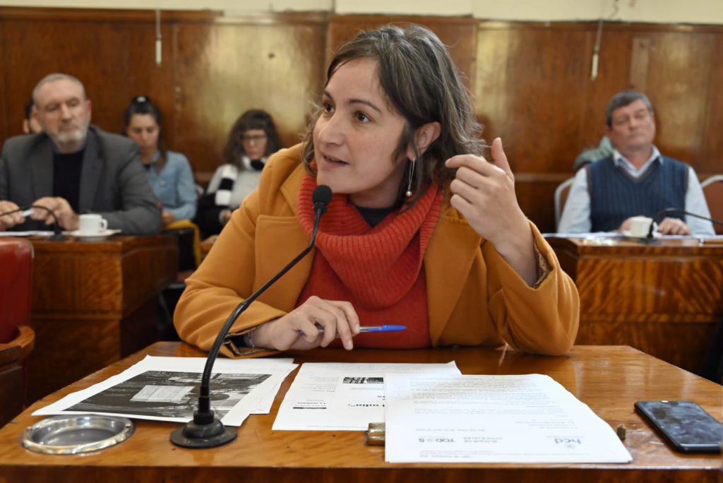 Marina Santoro, presidenta del bloque del Frente de Todos en el Concejo Deliberante.