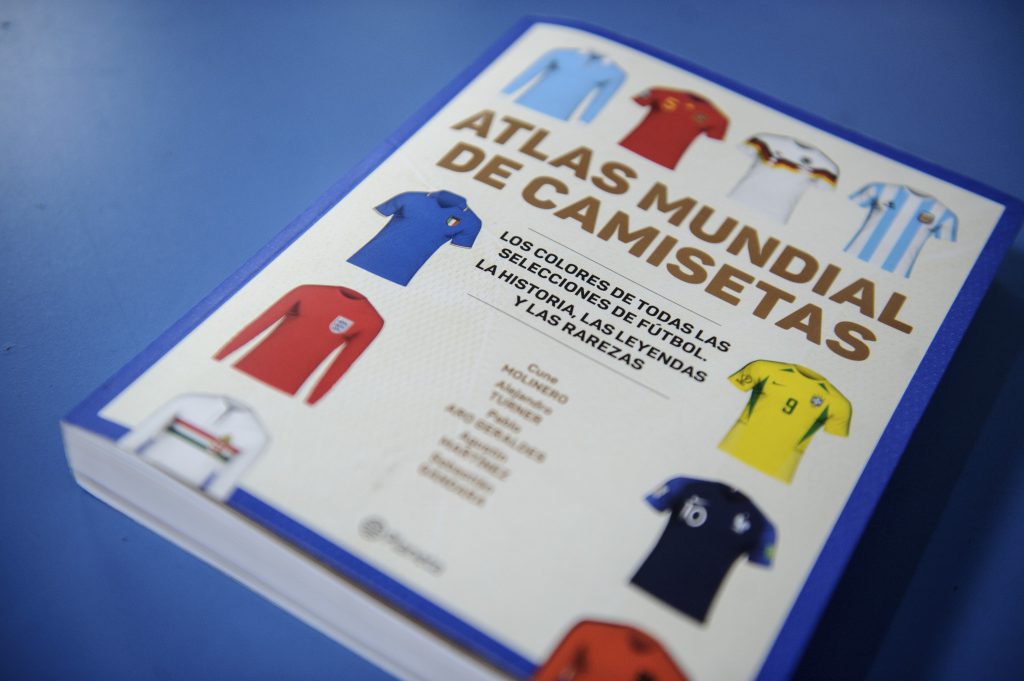 Libro "Atlas mundial de camisetas"