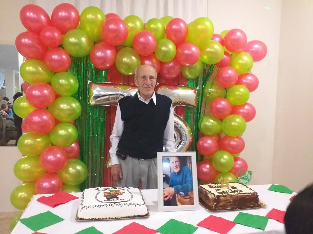 Carlos De los Reyes durante el festejo de su cumpleaños Nº 75, hace diez díaz.