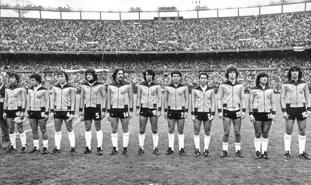 Passarella, Gallego, Bertoni, Fillol, Luque, Olguín, Galván, Ardiles, Tarantini, Ortiz y Kempes. El equipo de memoria.