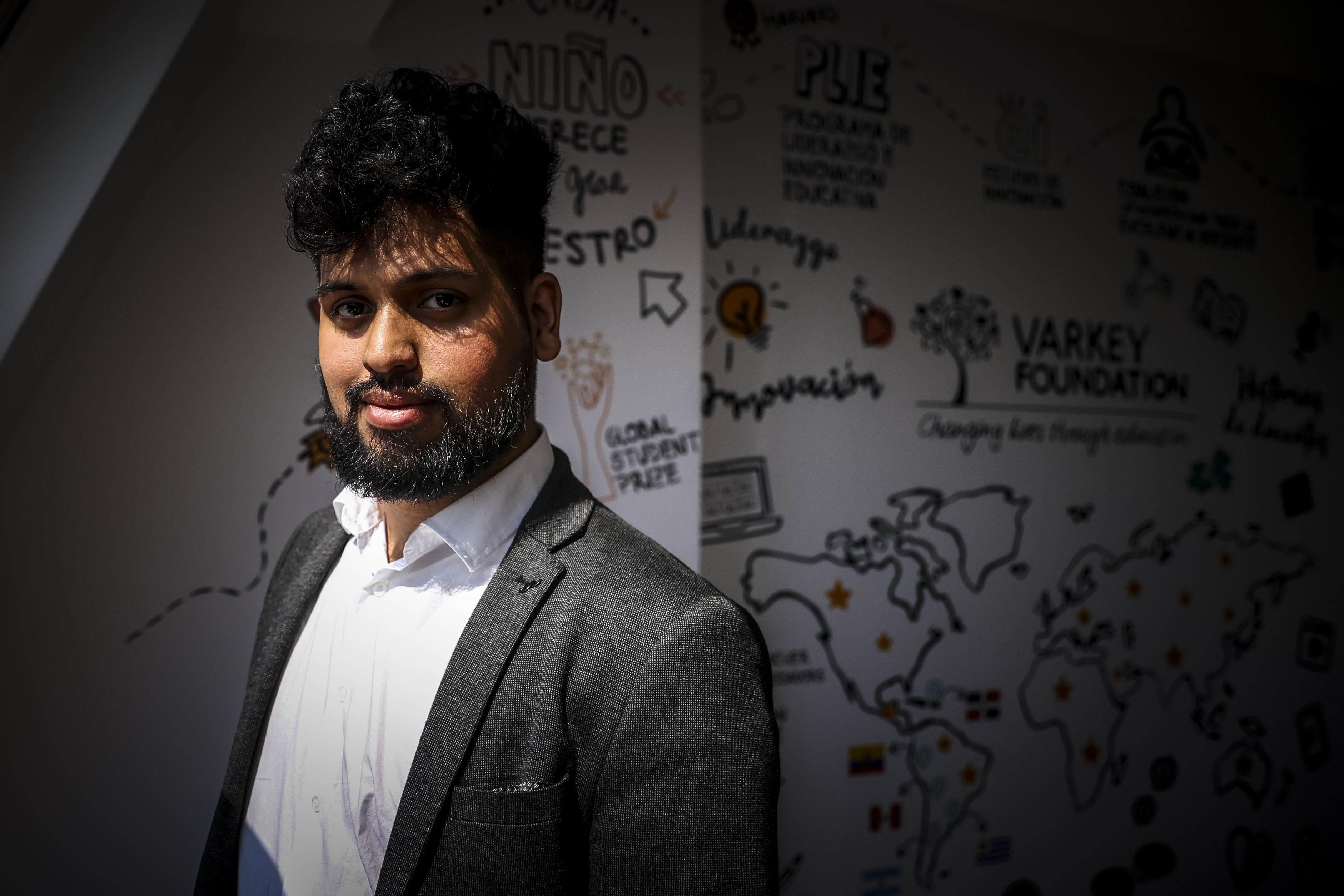 Nicolás Monzón está entre los 10 aspirantes al título de mejor estudiante del mundo. Foto: EFE | Juan Ignacio Roncoroni.