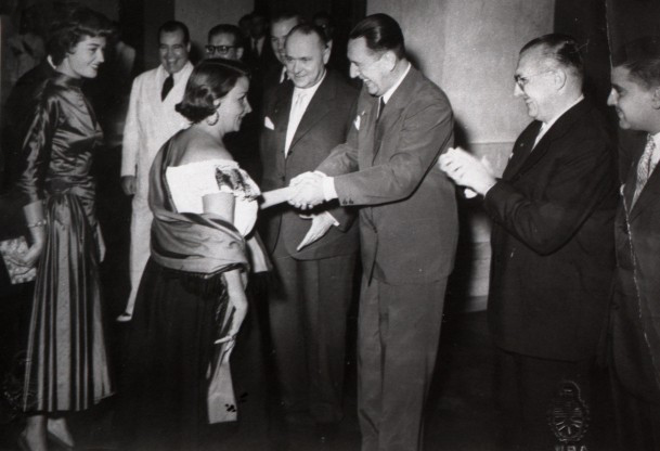 El presidente Juan Domingo Perón y Tita Merello durante el Primer Festival Internacional de Cine de Mar del Plata, marzo de 1954. Foto: Archivo del Teatro Auditorium.