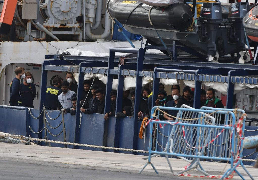 Un’altra Ong, «Diario La Capital de Mar del Plata, dice che l’Italia impone un nuovo sbarco selettivo dei migranti.