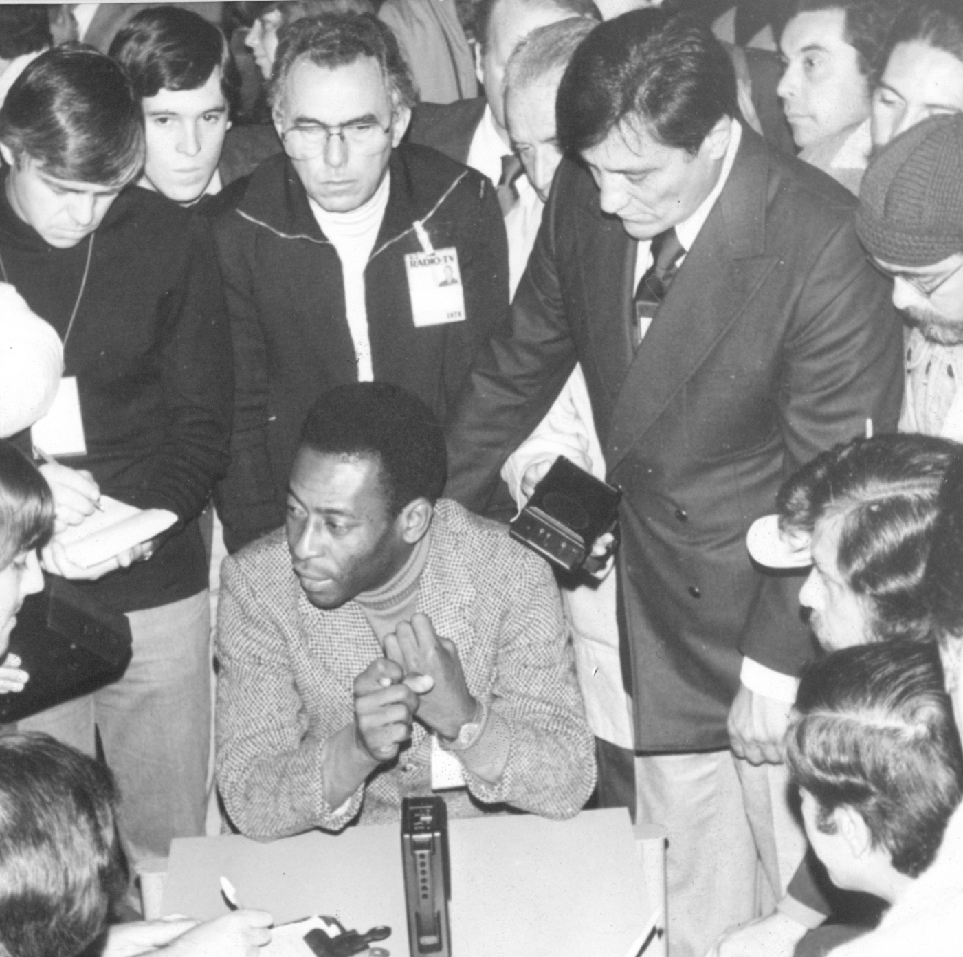 Improvisada conferencia de prensa de Pelé durante el Mundial '78.