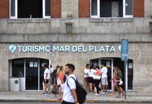 Una de las oficinas de información turística del EmturyC, en la Rambla.