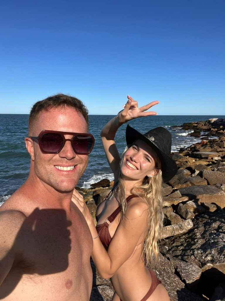 El jóven empresario marplatense Juan Salvi con la modelo Eva Bargiela a días de su debut en el nuevo reality de Telefe, disfrutando la tarde en Balneario El Cabo Externo.