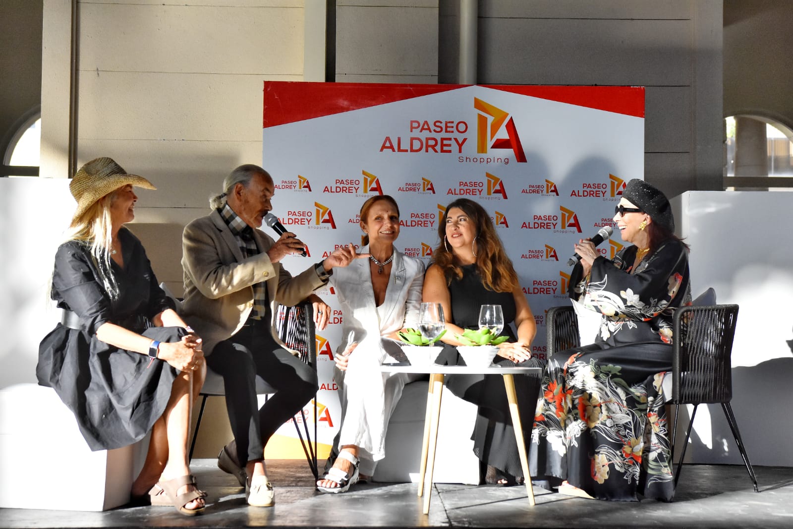 Frers, Bogani, Reynal, Alvarez y Borges en la Fashion Talk en el Paseo Aldrey. 