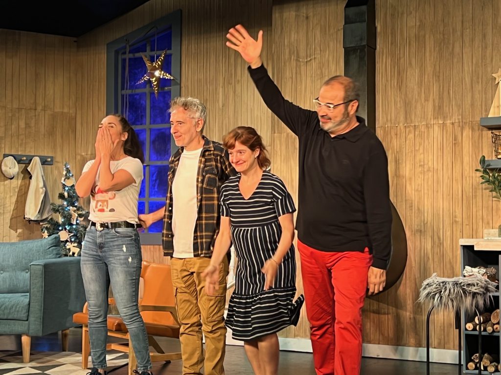 El elenco de Laponia saludando al público culminada la función. Una de las "joyitas" de la temporada teatral en el Bristol.