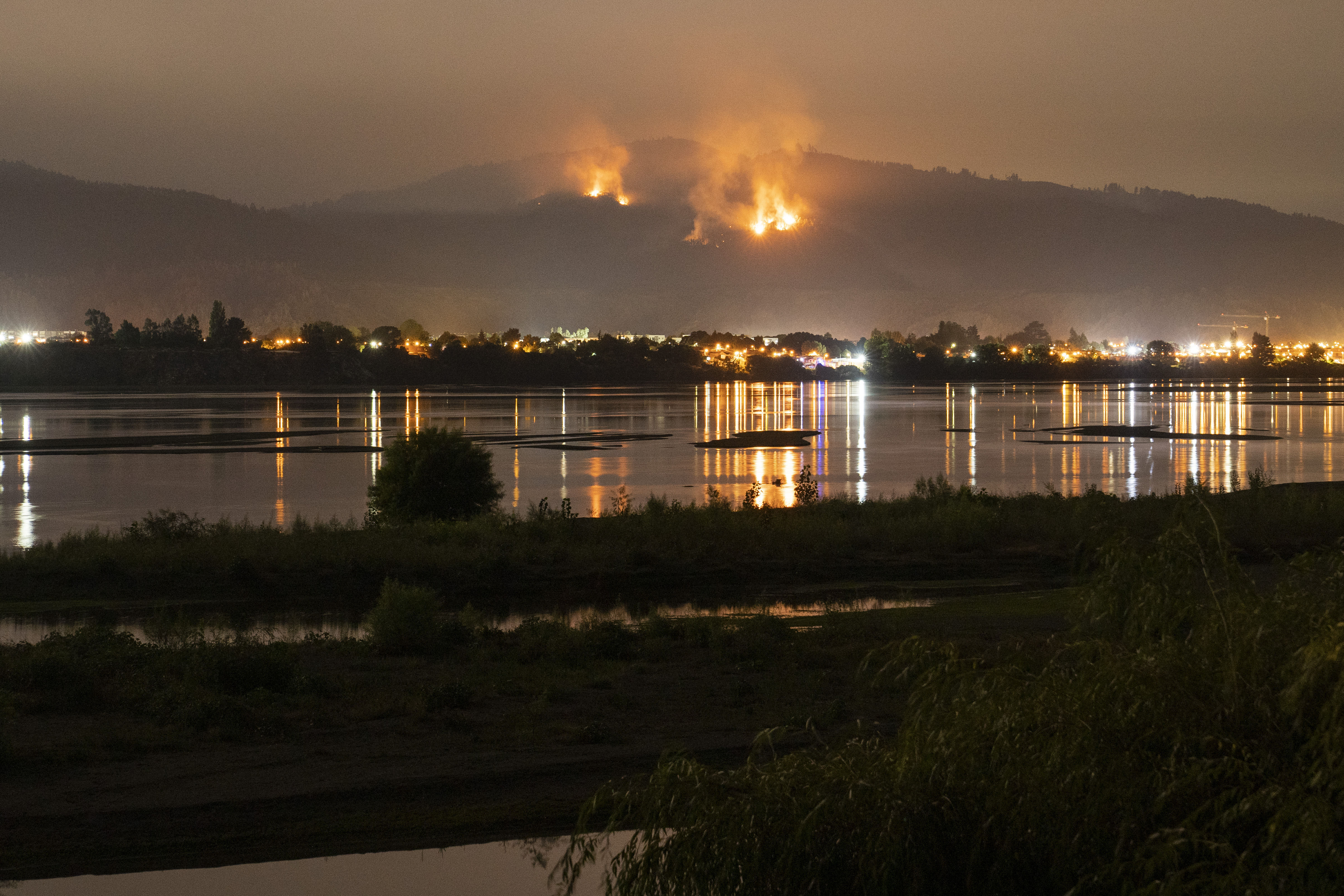 Se decretará un polémico toque de queda en el epicentro de los incendios en Chile