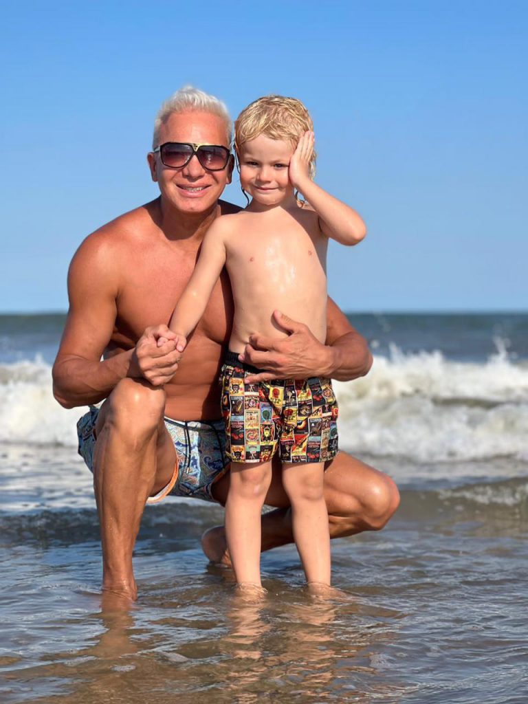 Flavio Mendoza junto a su hijo Dionisio.