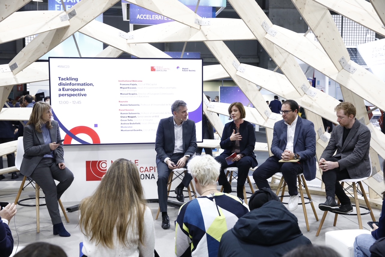 mobile-world-fake-news