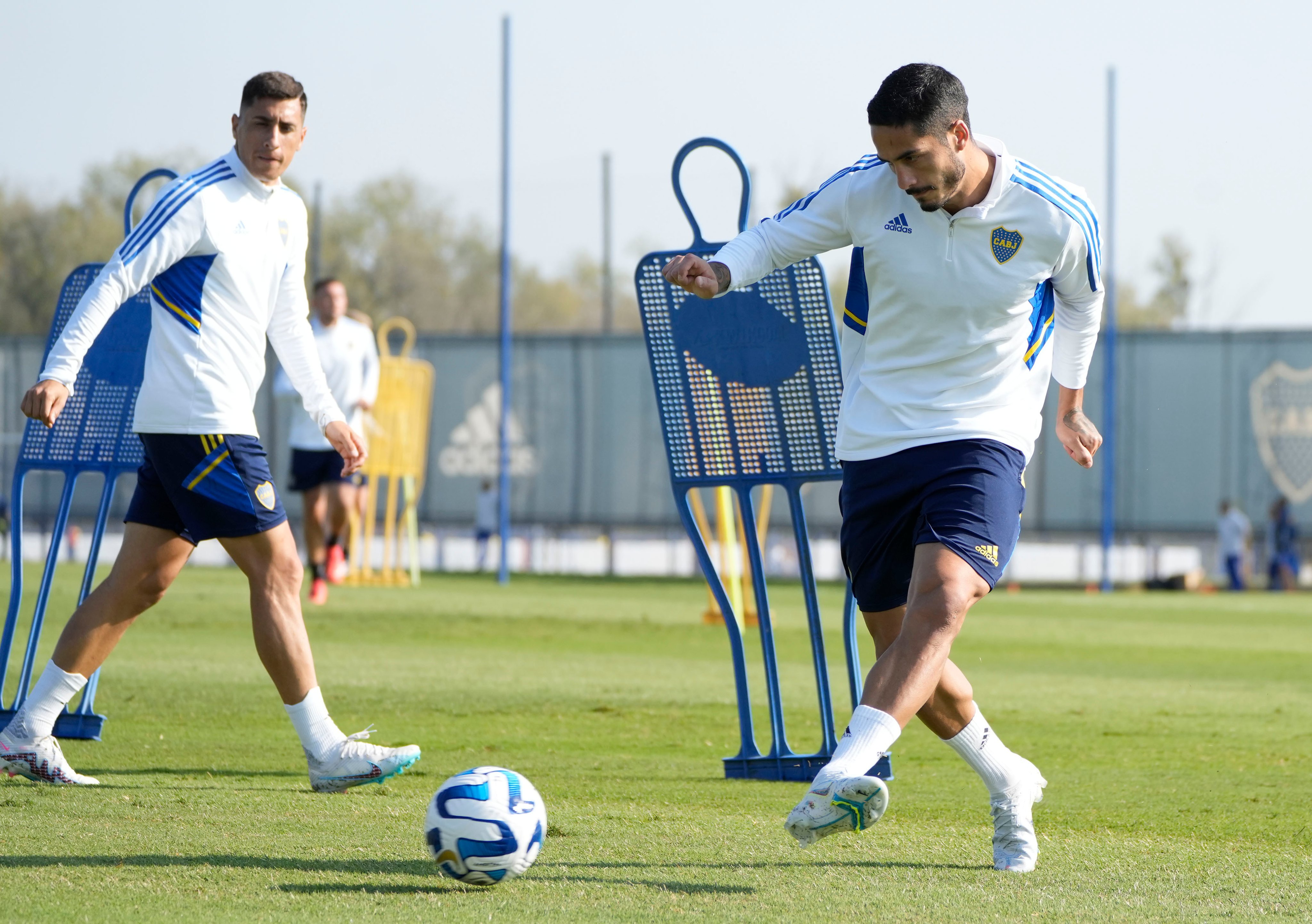Nicolás Figal será titular en Boca. El equipo que desde la semana pasada dirige Jorge Almirón intentará quebrar la racha adversa en La Bombonera (Foto prensa Boca).
