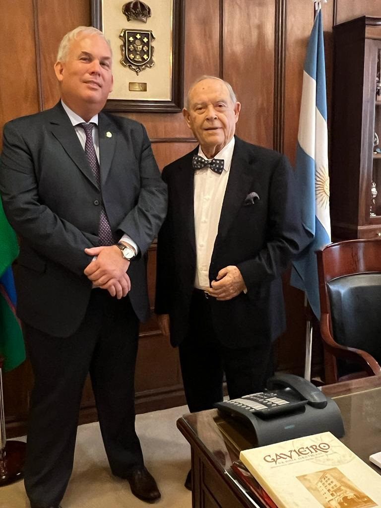 El presidente del Colegio de Escribanos de la provincia de Buenos Aires, Diego Molina, junto al empresario Florencio Aldrey.