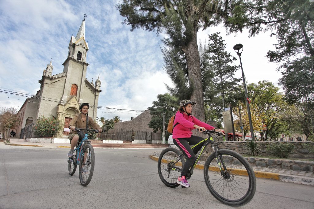 Paseo en bicicleta por la villa de san Pedro de Colalao con Refugio Dos Pozos    (3)