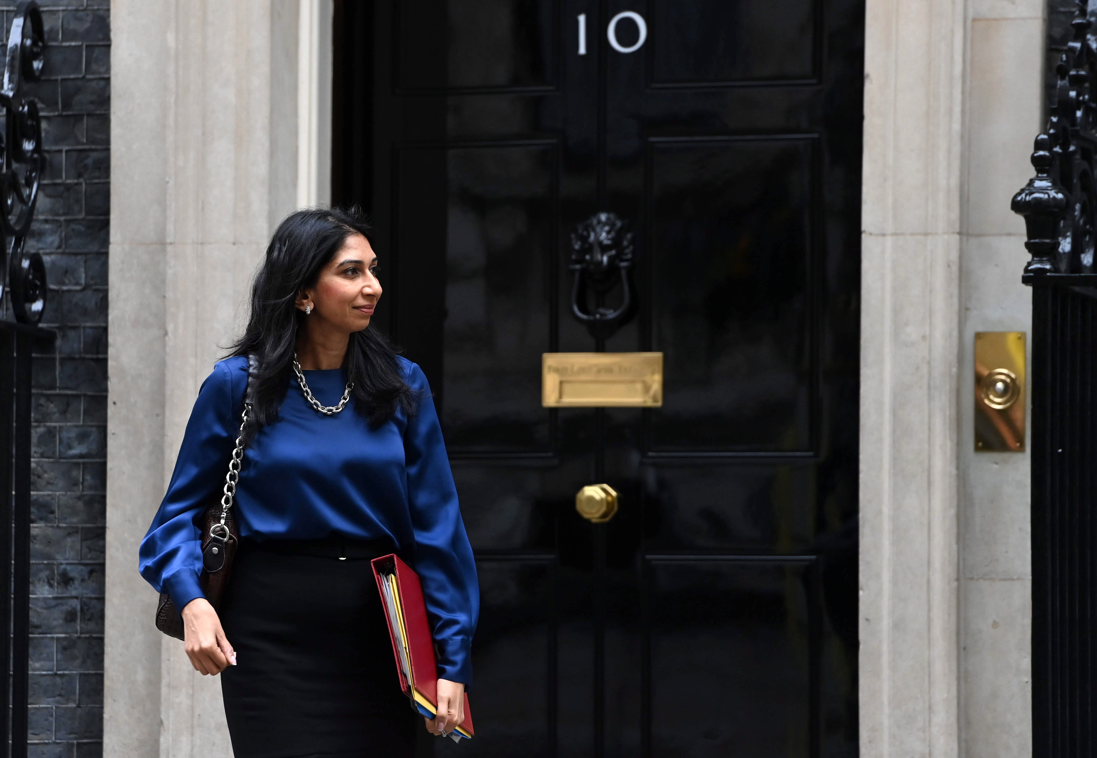 Suella Braverman brindó detalles de las medidas para reducir la migración neta en territorio británico. Foto: EFE | EPA | Neil Hall.