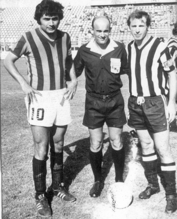 Bujedo (centro) junto a "Mingo" Loyola y el "Pato" Posada, en un partido de 1974.