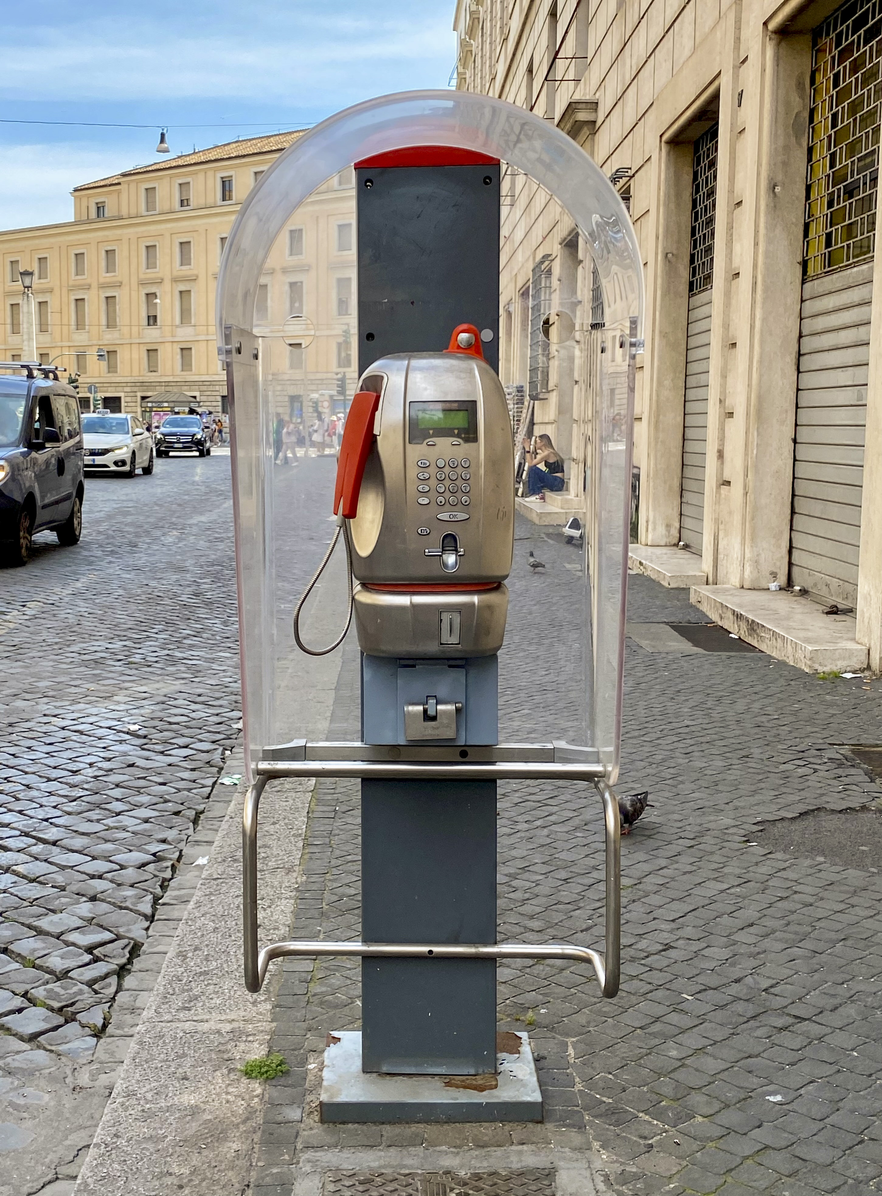 Italia dice adiós a las cabinas telefónicas: retirará las 16.000 que quedan en las calles