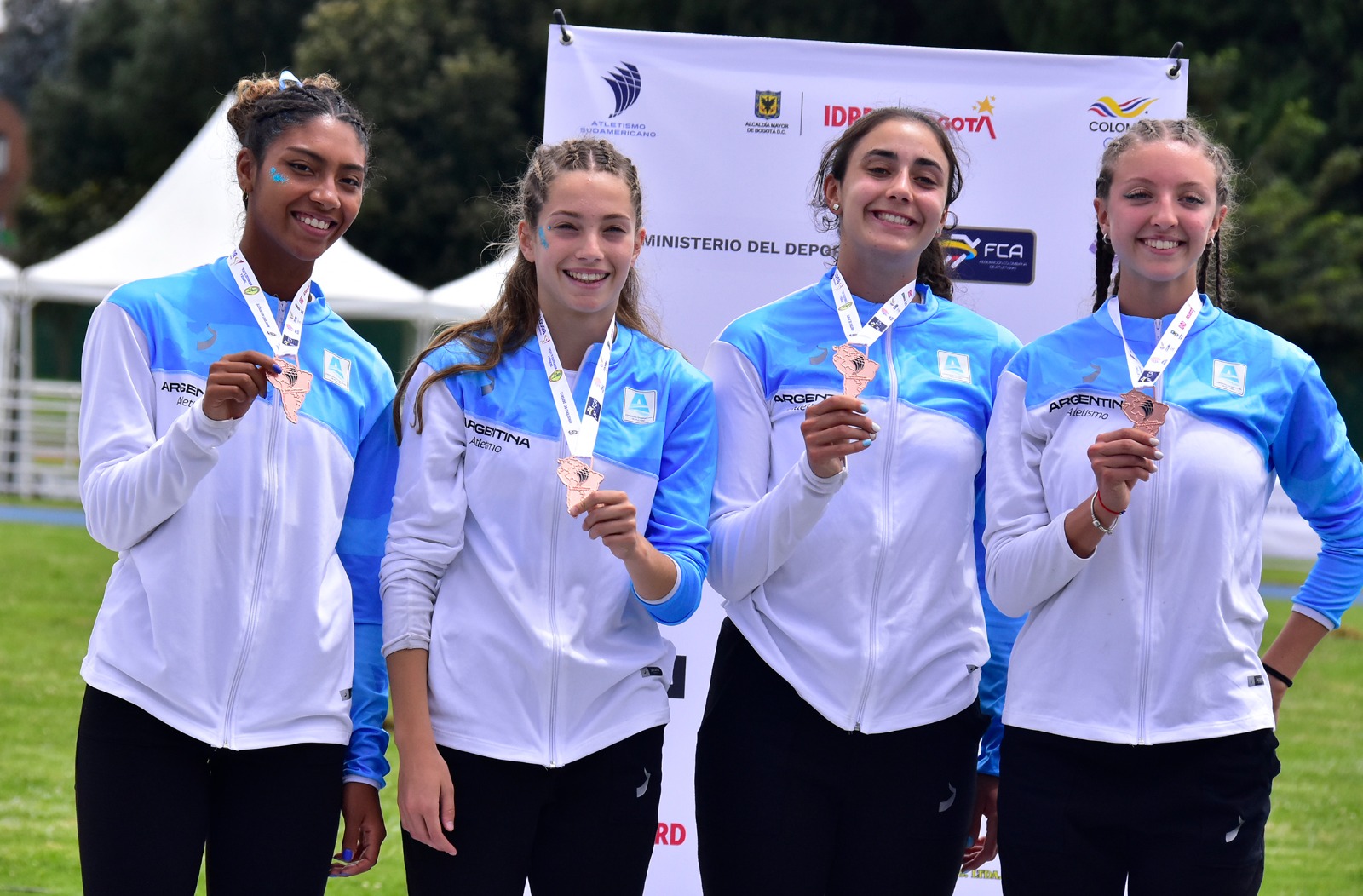 Relevo 4x400 mujeres bronce con Juana Zuberbuhler en el equipo.