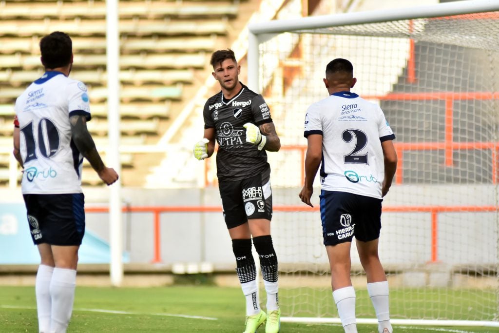 Lungarzo vuelve a ser el arquero titular tras la lesión. 