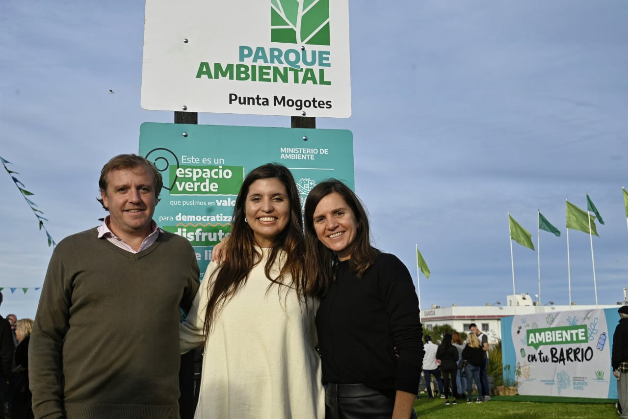 Fernando Maraude, Daniela Vilar y Fernanda Raverta, en la inauguración.