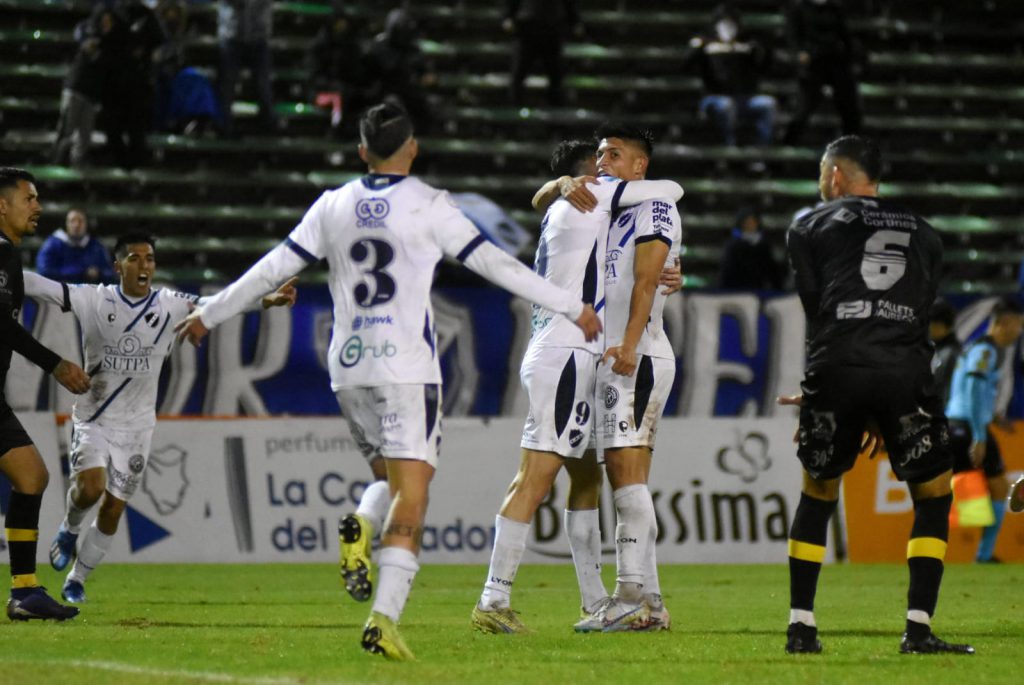 El festejo del gol de Ramírez. Fotos: Mauricio Arduin / LA CAPITAL.