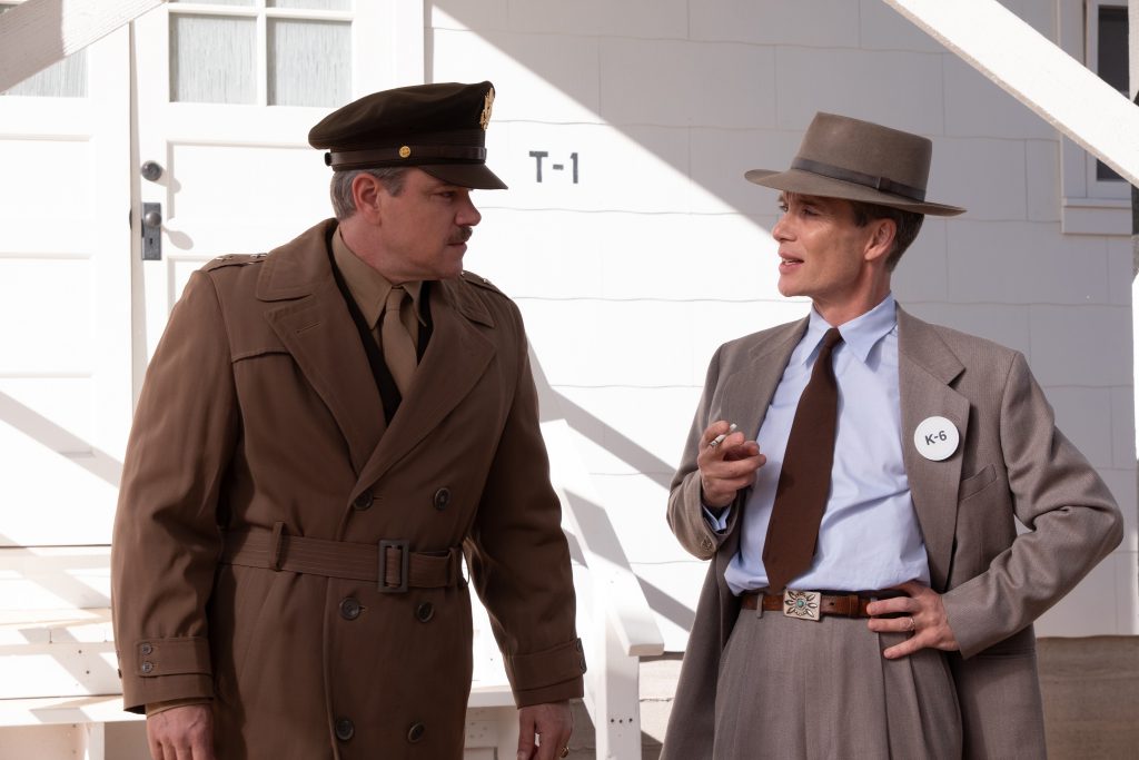 Matt Damon y Cillian Murphy en una escena de "Oppenheimer". 