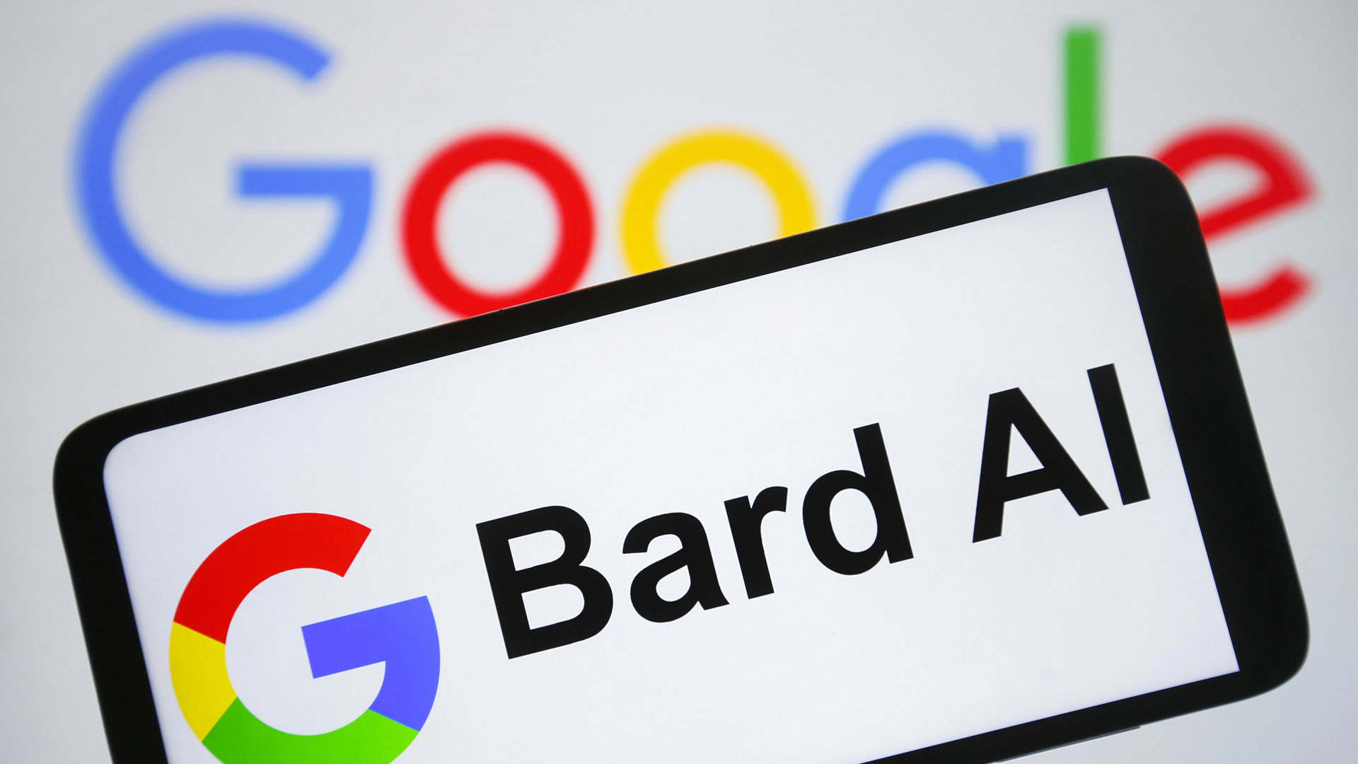 Google lanzó en la Argentina la versión en español de Bard, su herramienta de inteligencia artificial generativa con la que se puede dialogar, hacer búsquedas, generar contenido, resumir temas complejos y colaborar en tareas de programación y desarrollo de software, entre otras tareas.