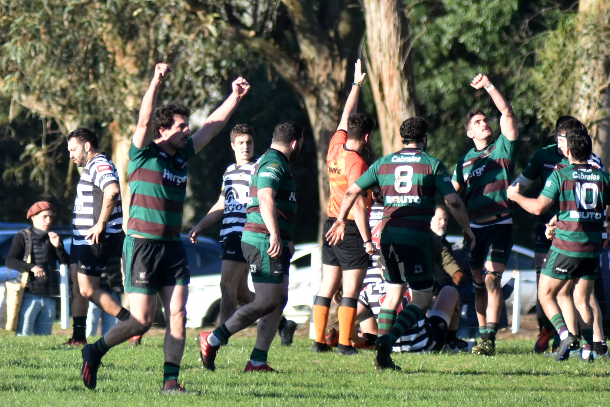 Todo Mar del Plata Club celebra el try de Ernesto Baaclini, en el arranque del segundo tiempo. Fotos: Mauricio Arduin / LA CAPITAL