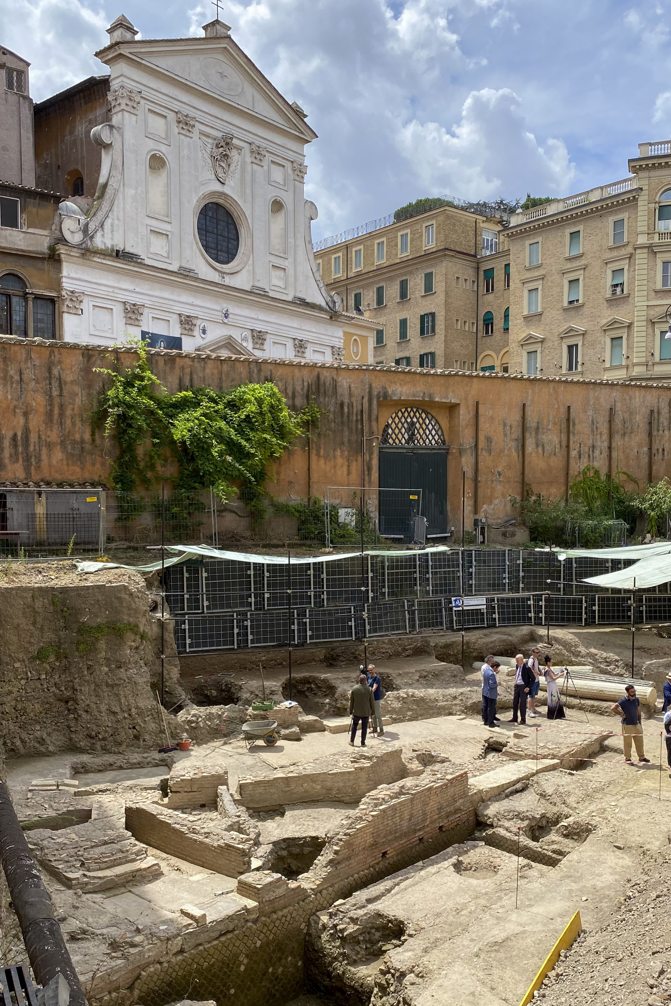 El Teatro de Nerón sale a la luz tras siglos enterrado a las puertas del Vaticano