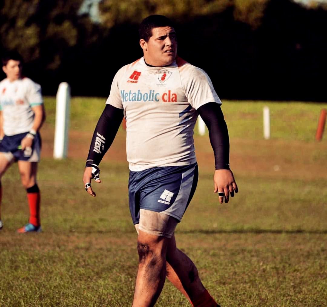 Joel Sclavi con la camiseta de Pueyrredon RC.