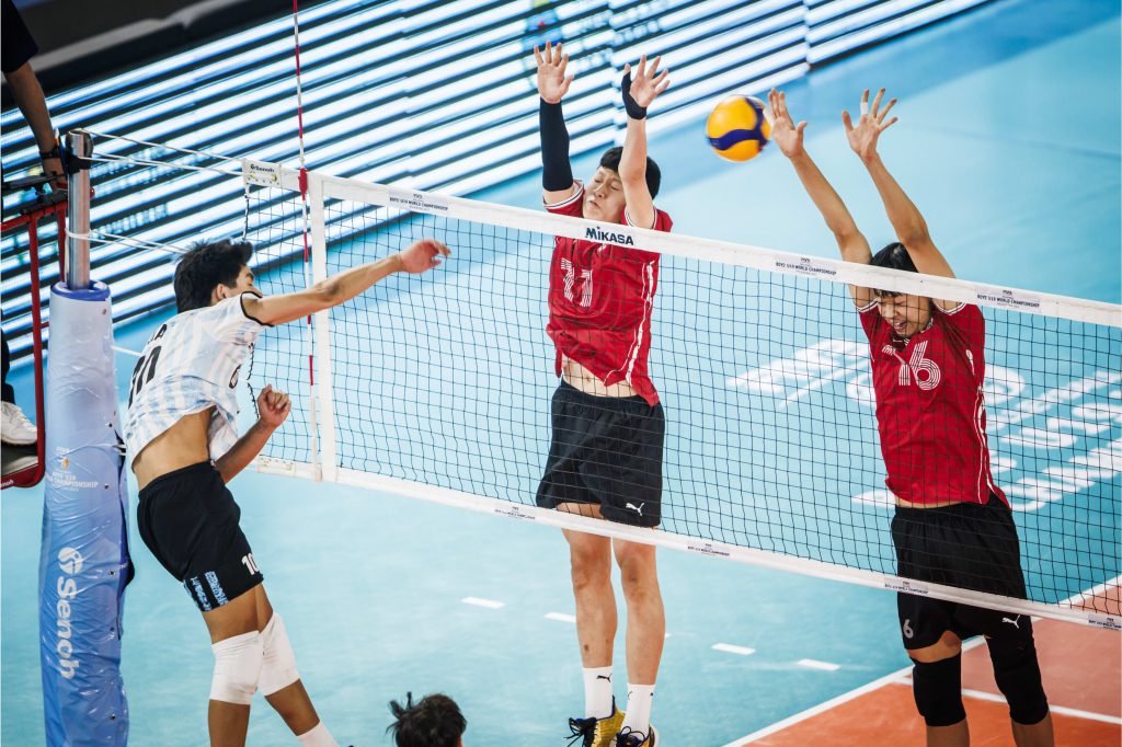 Derrota del Cajasol Voley en el 'tie break' frente a un gran CVB Barça (2-3)