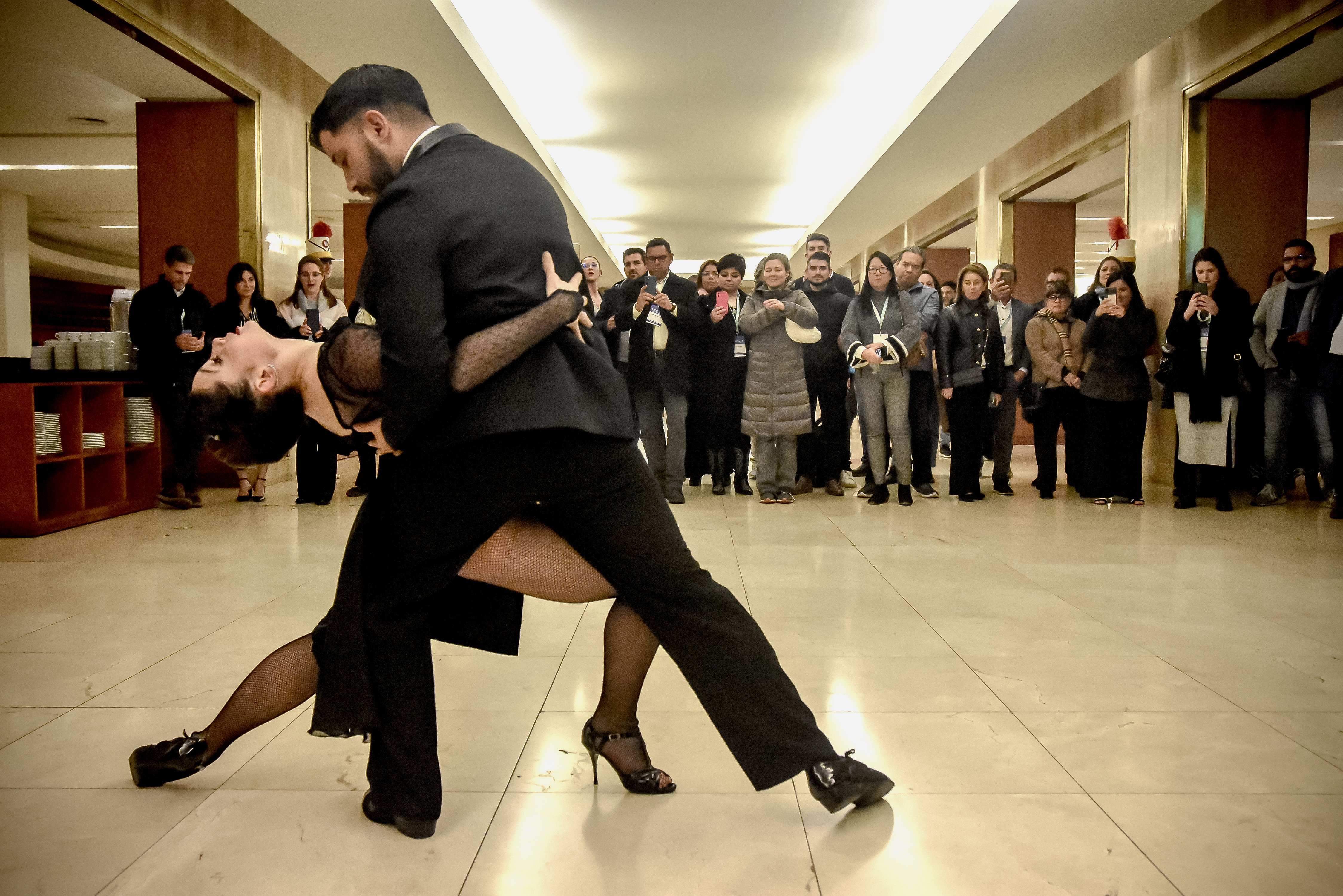 Los participantes del "ICCA Latin América & Caribbean Summitt 2023" disfrutaron de un cóctel en el NH Gran Hotel Provincial. 