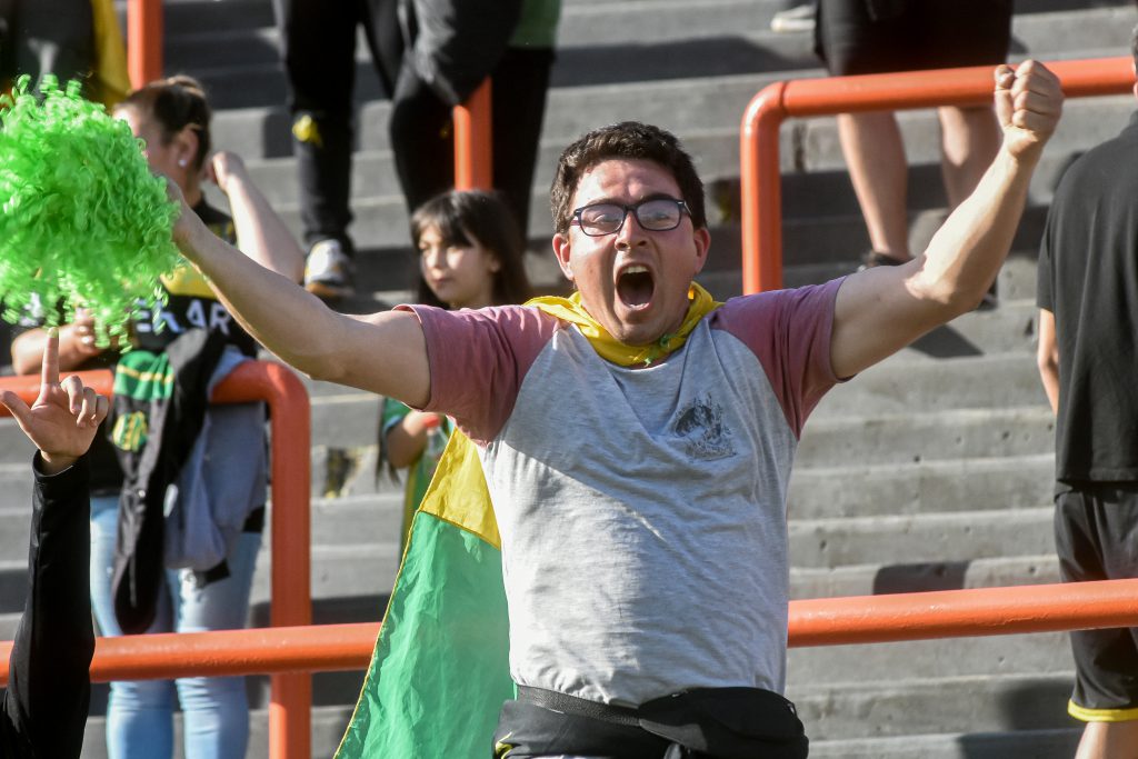 Galería de imágenes de los hinchas de Aldosivi en el empate ante Maipú ...