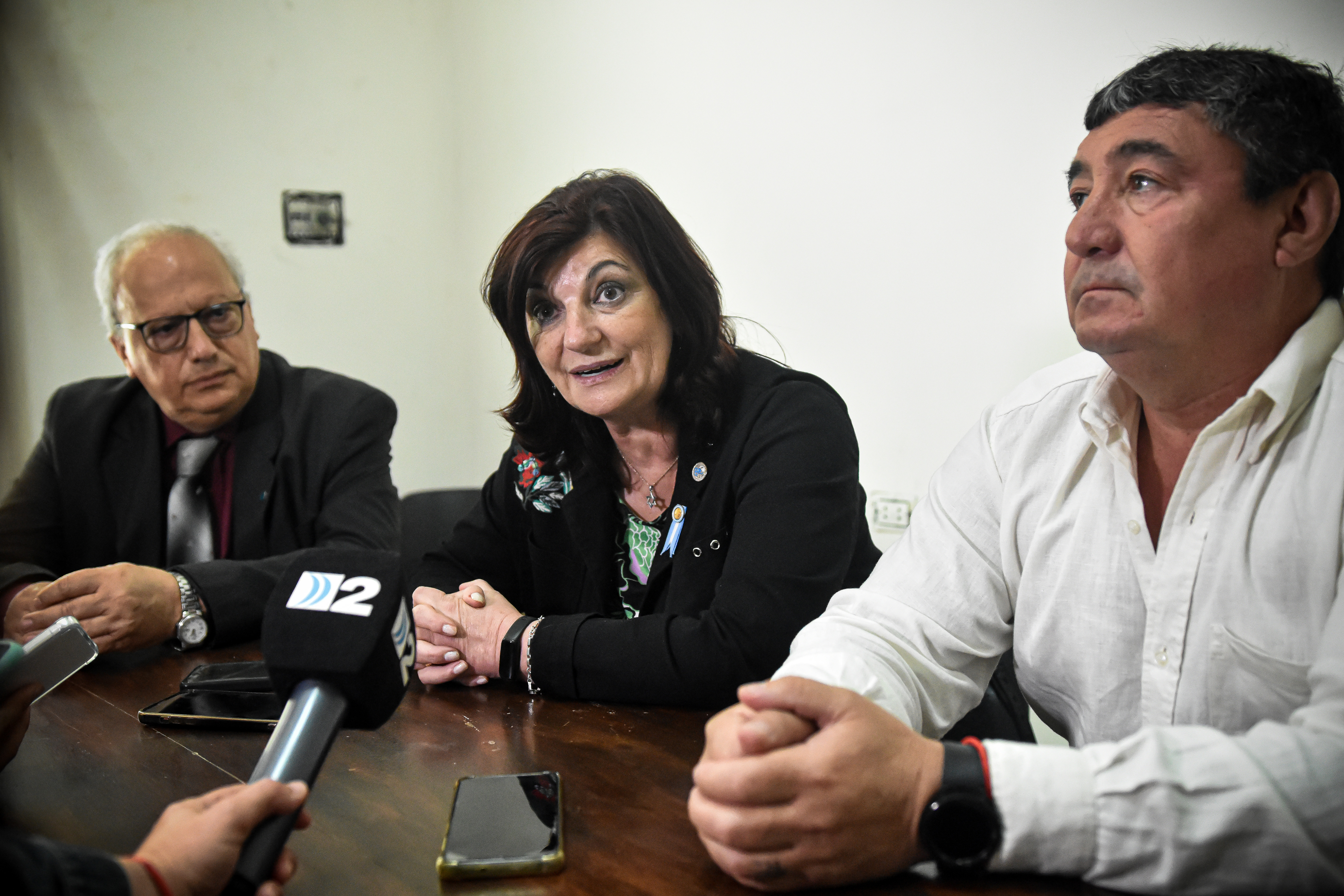 "Kelly" Olmos junto a Daniel Di Bártolo y José Luis Rocha, este martes en la sede de la CGT regional. 