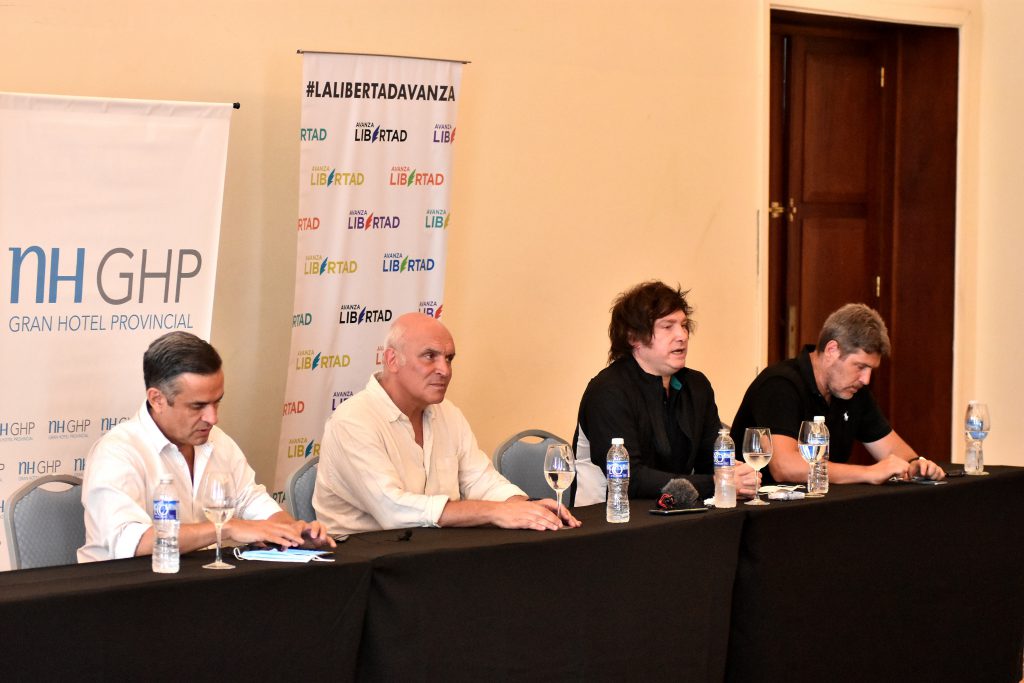 Luis Rosales, José Luis Espert, Milei y Guillermo Castello, en 2021 en el Provincial.