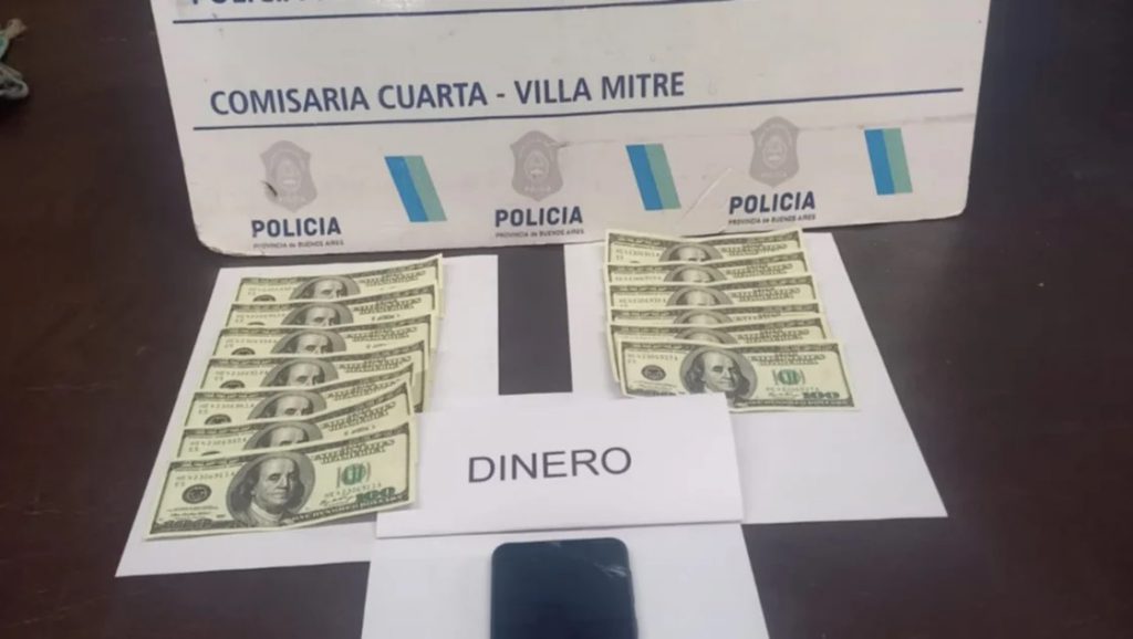 Dólares secuestrados a De Cunto en Bahía Blanca al querer comprar un monopatín.