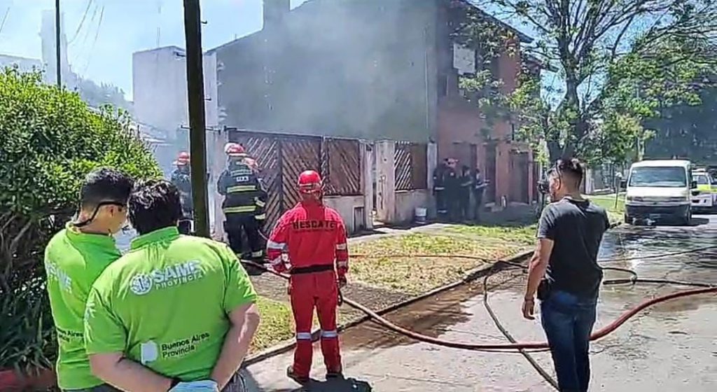 Barrio Bernardino Rivadavia hacían un asado y se les incendió el patio
