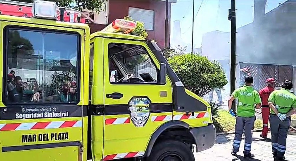 Barrio Bernardino Rivadavia hacían un asado y se les incendió el patio