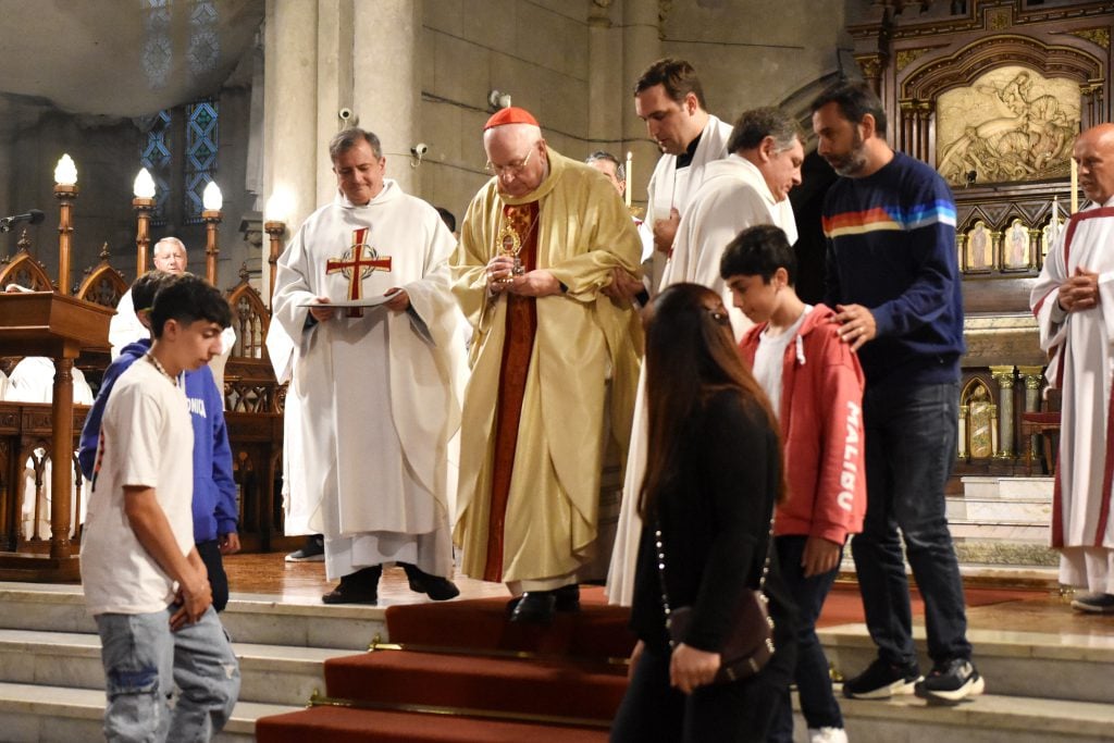 Juan Pablo Franco (remera blanca) fue el "niño del milagro" de Pironio.