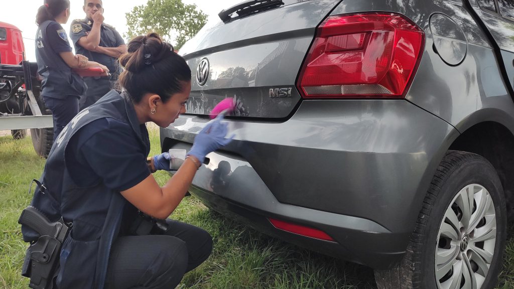 Auto robado recuperado por la policía.