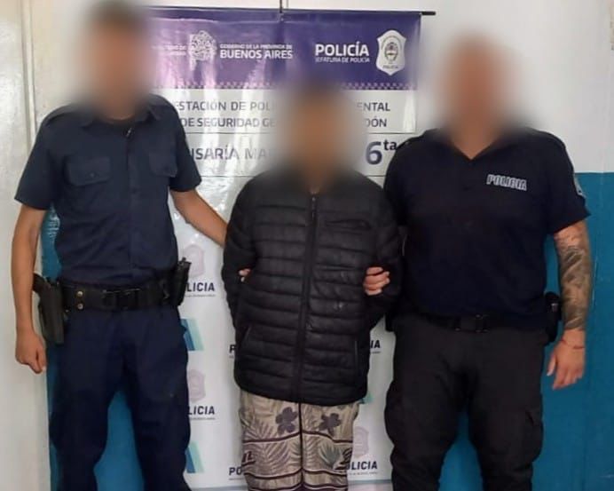 Espíndola tras ser detenido (foto retocada digitalmente por la policía)