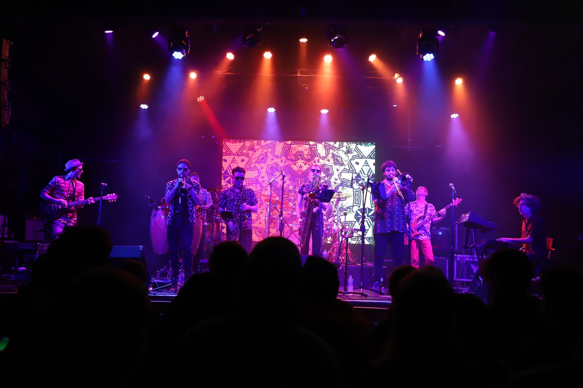 La banda "Tapones de punta".