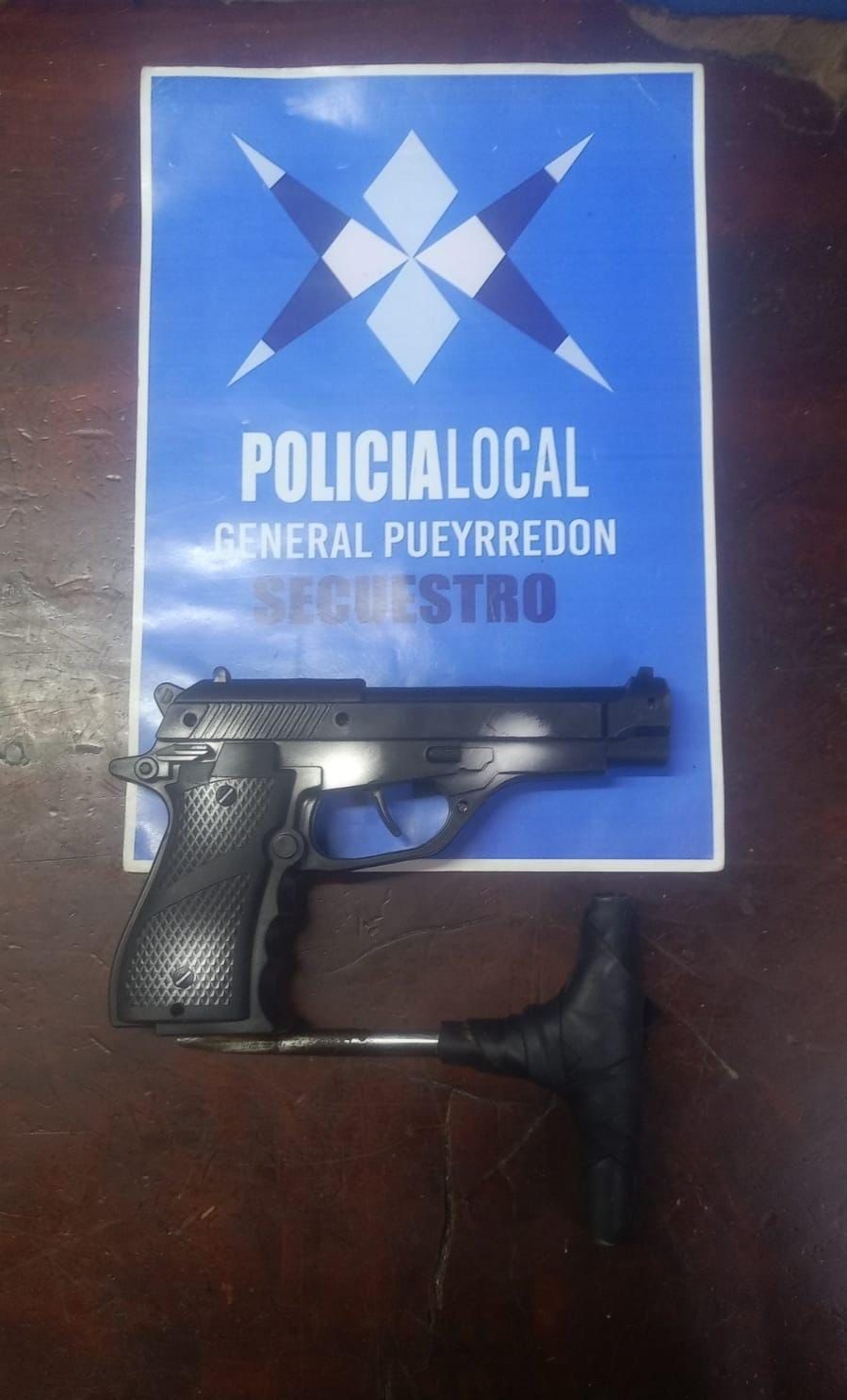 Iban En Un Colectivo Con Un Arma De Juguete Y Una Yuga Tienen 14 Y 16 Años Diario La Capital 8305