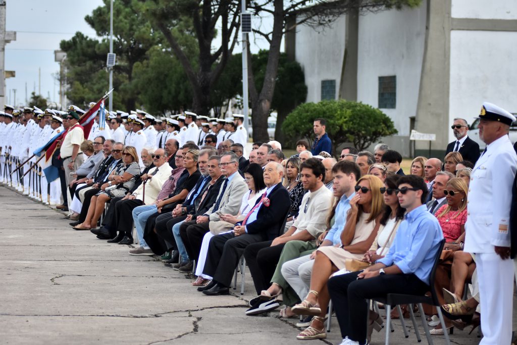 Representantes de las fuerzas vivas participaron de la ceremonia en la Base Naval. 