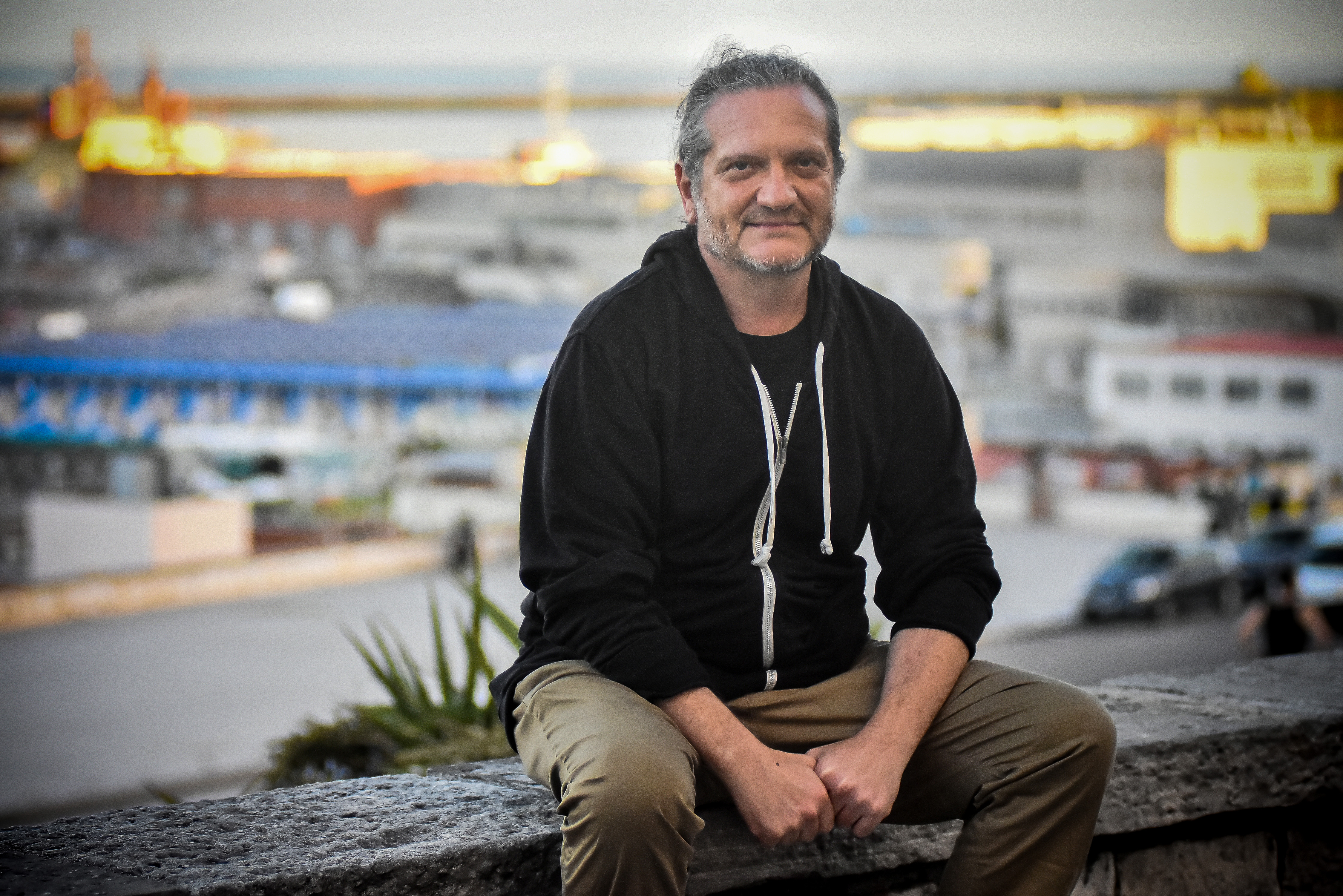 Darío Sztajnszrajber, antes de presentar su libro en Verano Planeta. La próxima y última charla del ciclo será este lunes 26 de febrero a las 21 con Gabriel Rolón. / Foto: Marcela Golfredi.